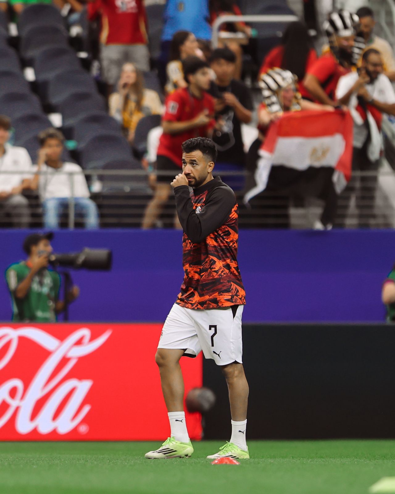 بالصور.. لاعبو منتخب مصر يخوضون فترة الإحماء قبل مواجهة أستراليا في المونديال 
