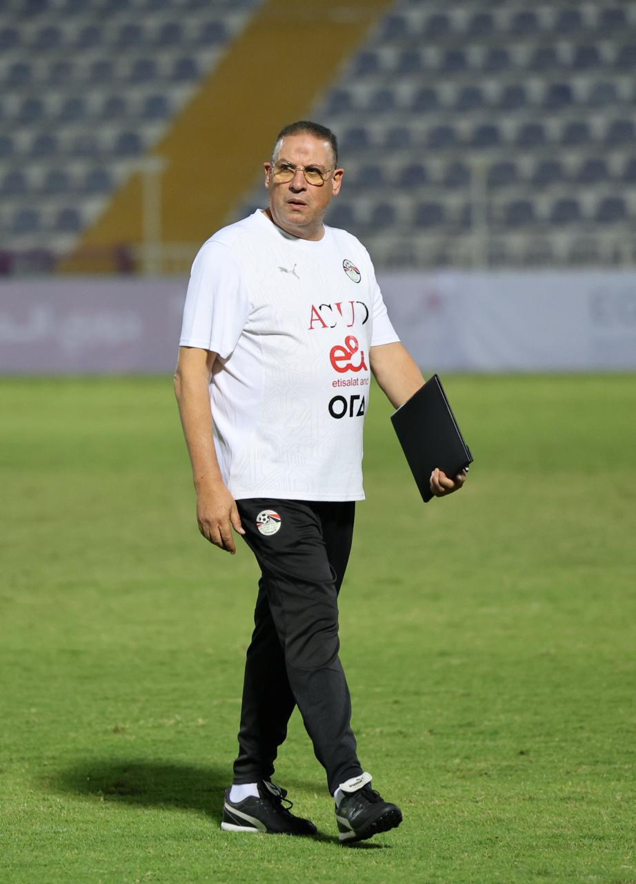 في حضور ابوريدة.. المنتخب الوطني يتدرب على ملعب هزاع بن زايد استعدادا لاوزبكستان