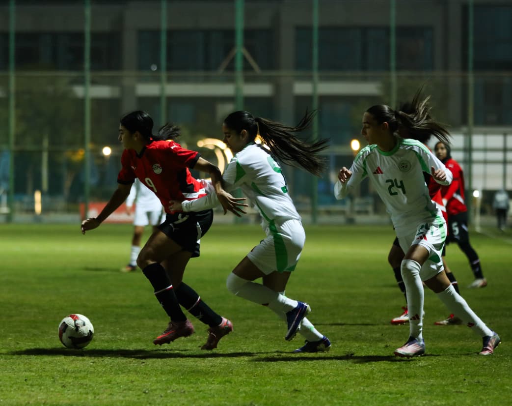 صور لقاء منتخب الكرة النسائية أمام الجزائر