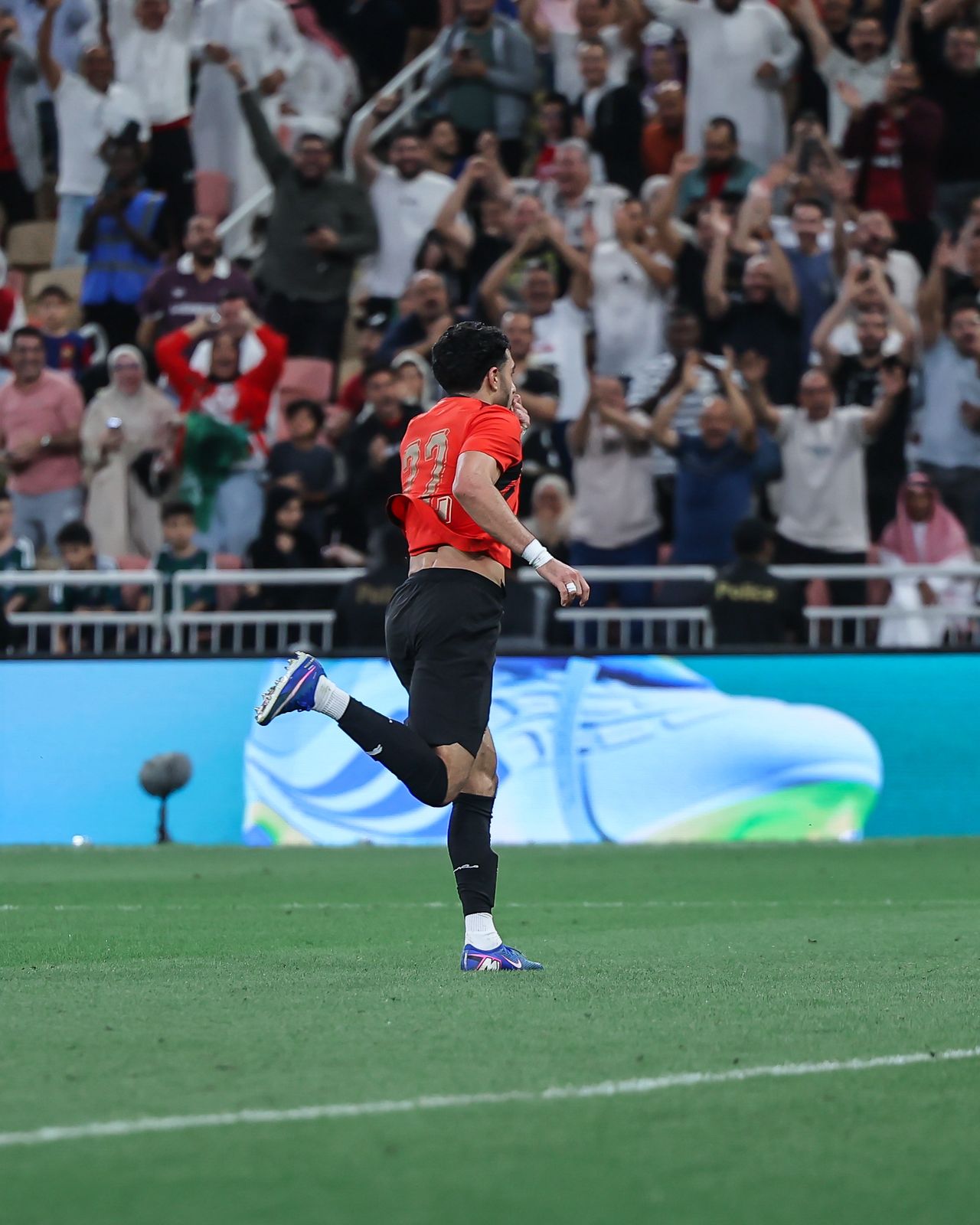 بالصور.. الهدف الرابع لمنتخب مصر (عمر مرموش)