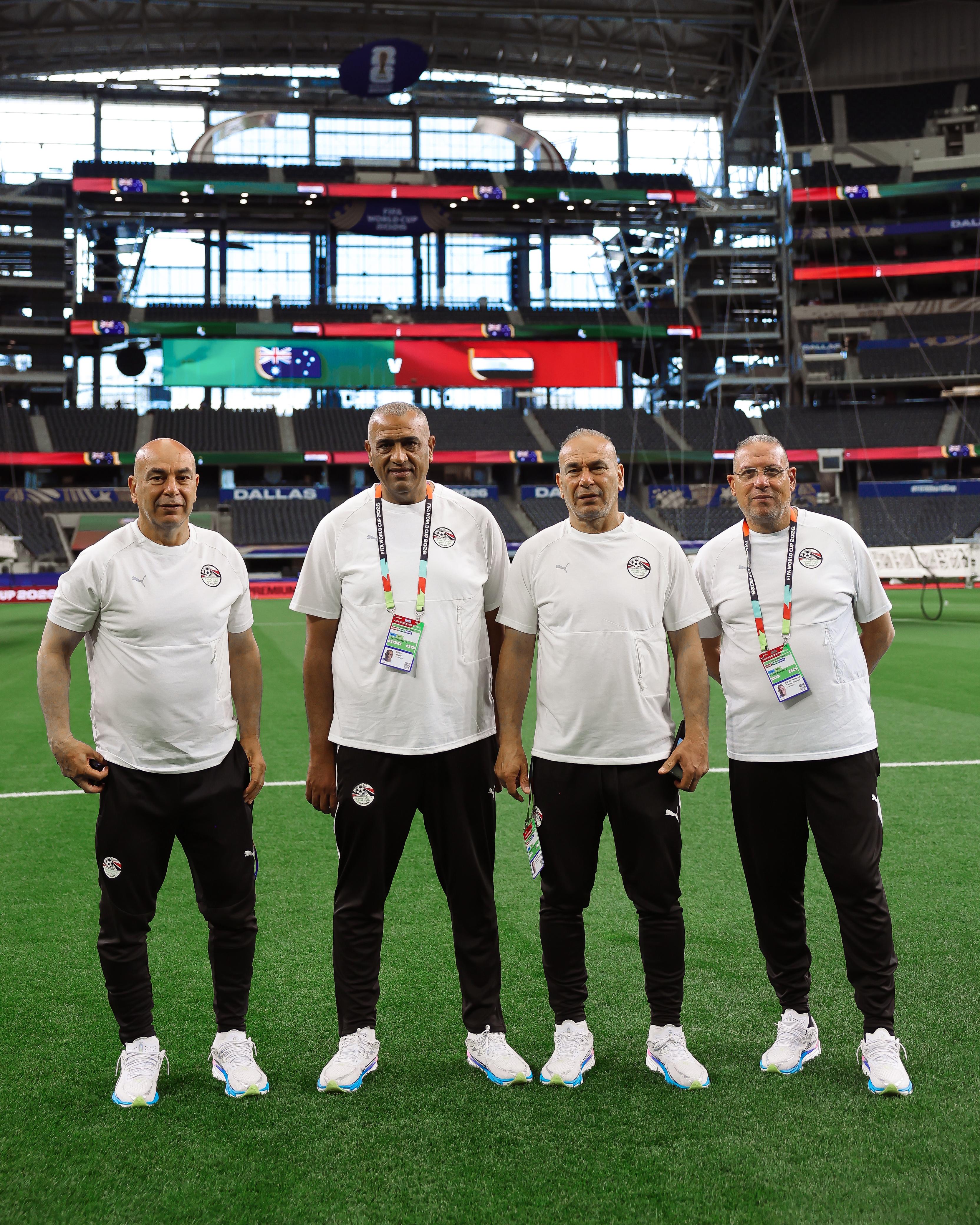 بالصور.. الجهاز الفني لمنتخب مصر يتفقد ملعب مواجهة أستراليا بكأس العالم