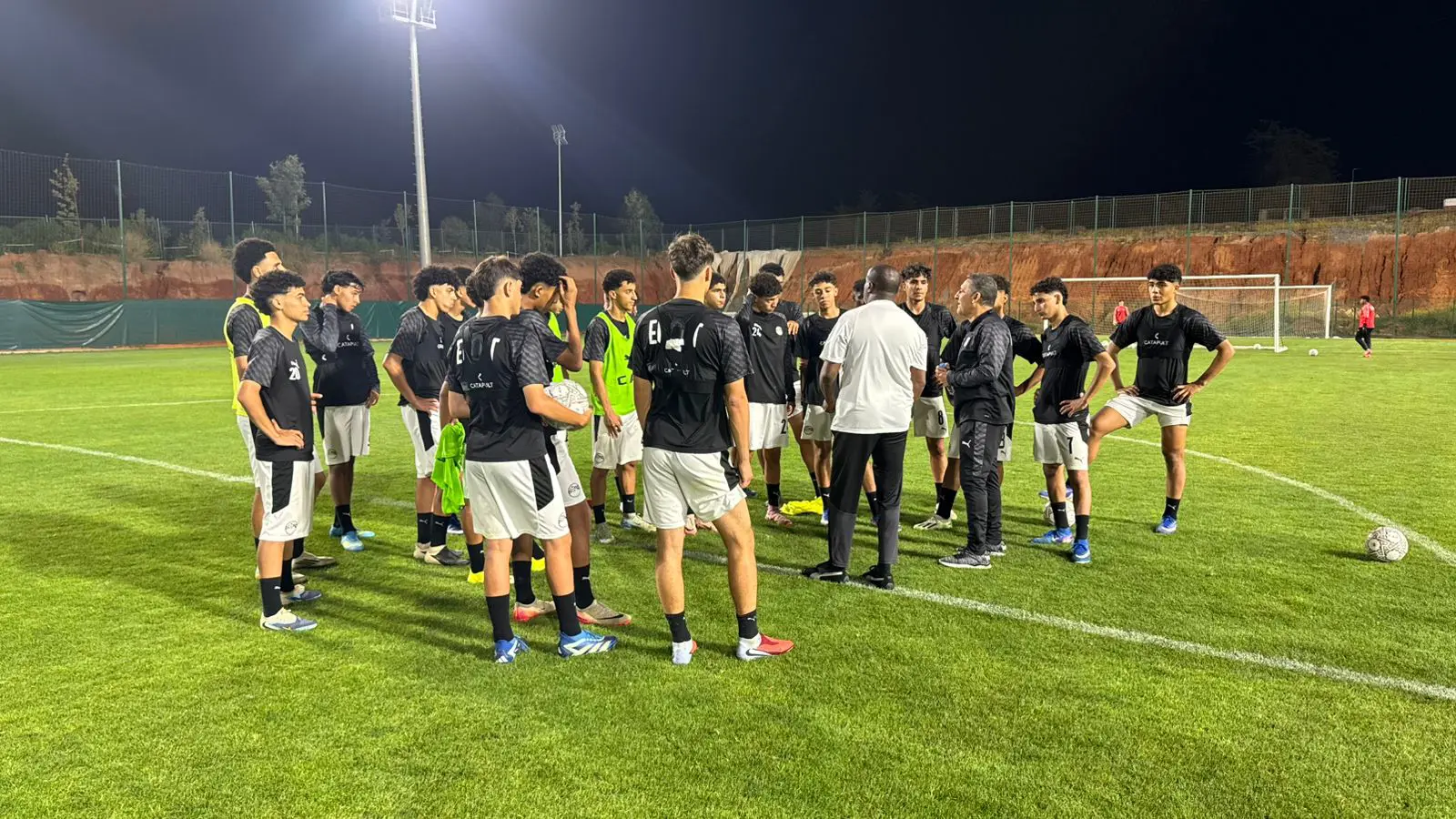 بالصور: منتخب الناشئين يواصل تحضيراته لمواجهة كوت ديفوار