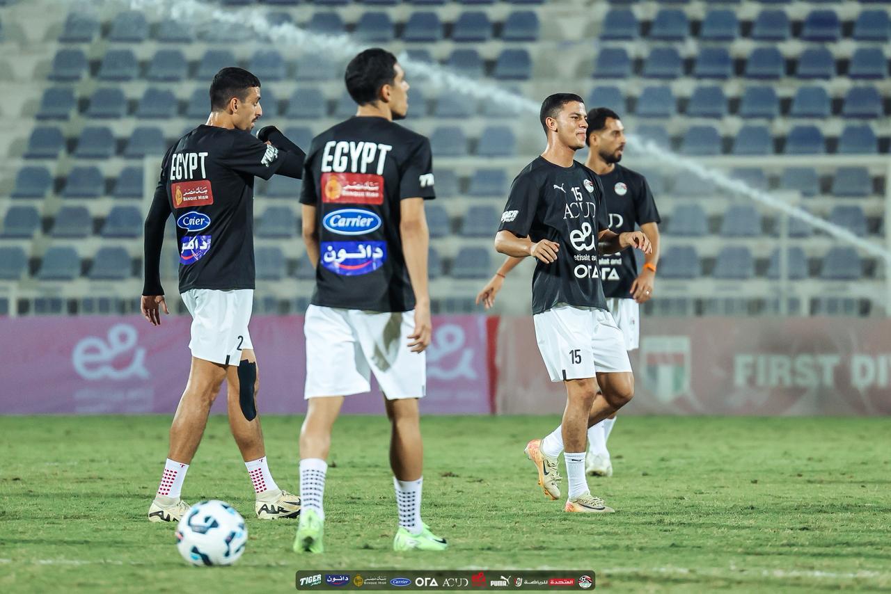 في حضور ابوريدة.. المنتخب الوطني يتدرب على ملعب هزاع بن زايد استعدادا لاوزبكستان