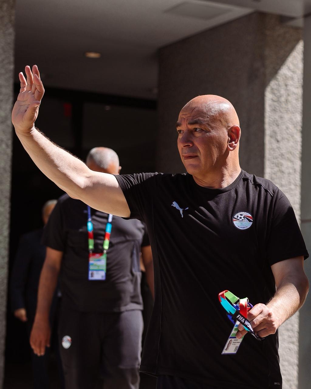 بالصور: منتخب مصر يتحرك لملعب ايه تي اند تي في دالاس قبل مواجهة استراليا