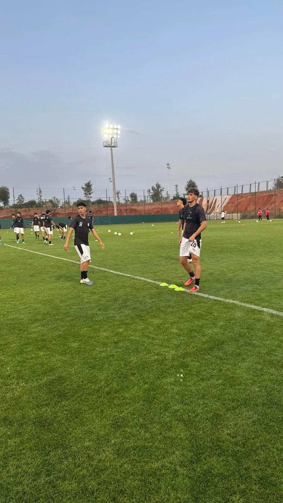 بالصور: منتخب الناشئين يواصل تحضيراته لمواجهة كوت ديفوار