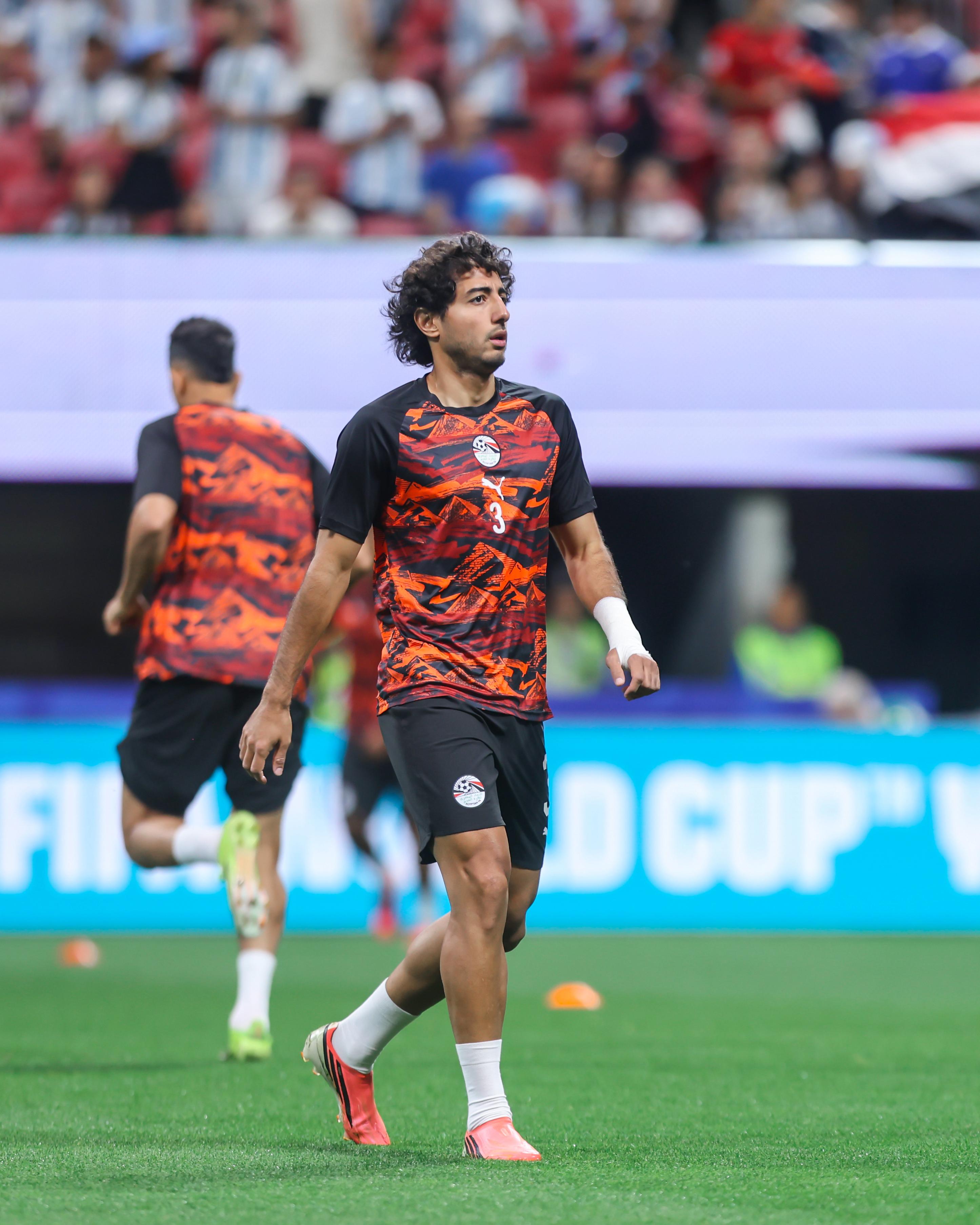 بالصور.. لاعبو منتخب مصر يخوضون فترة الإحماء قبل مواجهة الأرجنتين