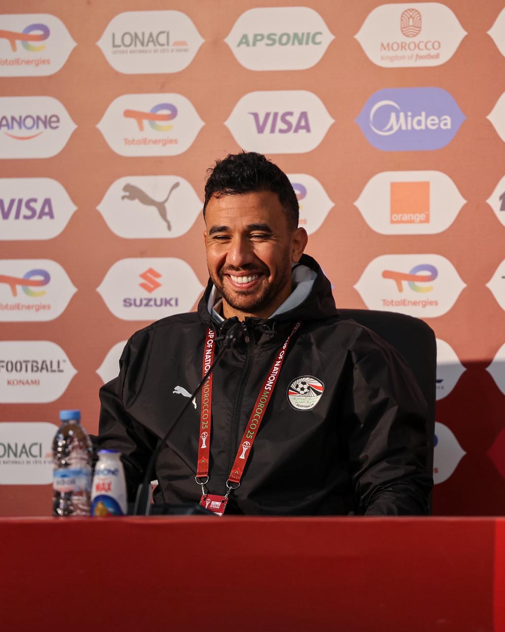 حسام حسن و"تريزيجيه" في المؤتمر الصحفي قبل لقاء كوت ديفوار غدا