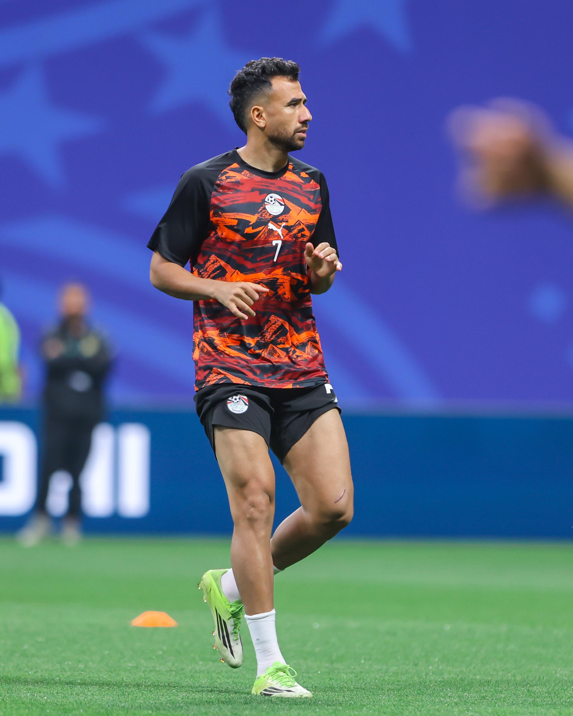 بالصور.. لاعبو منتخب مصر يخوضون فترة الإحماء قبل مواجهة الأرجنتين