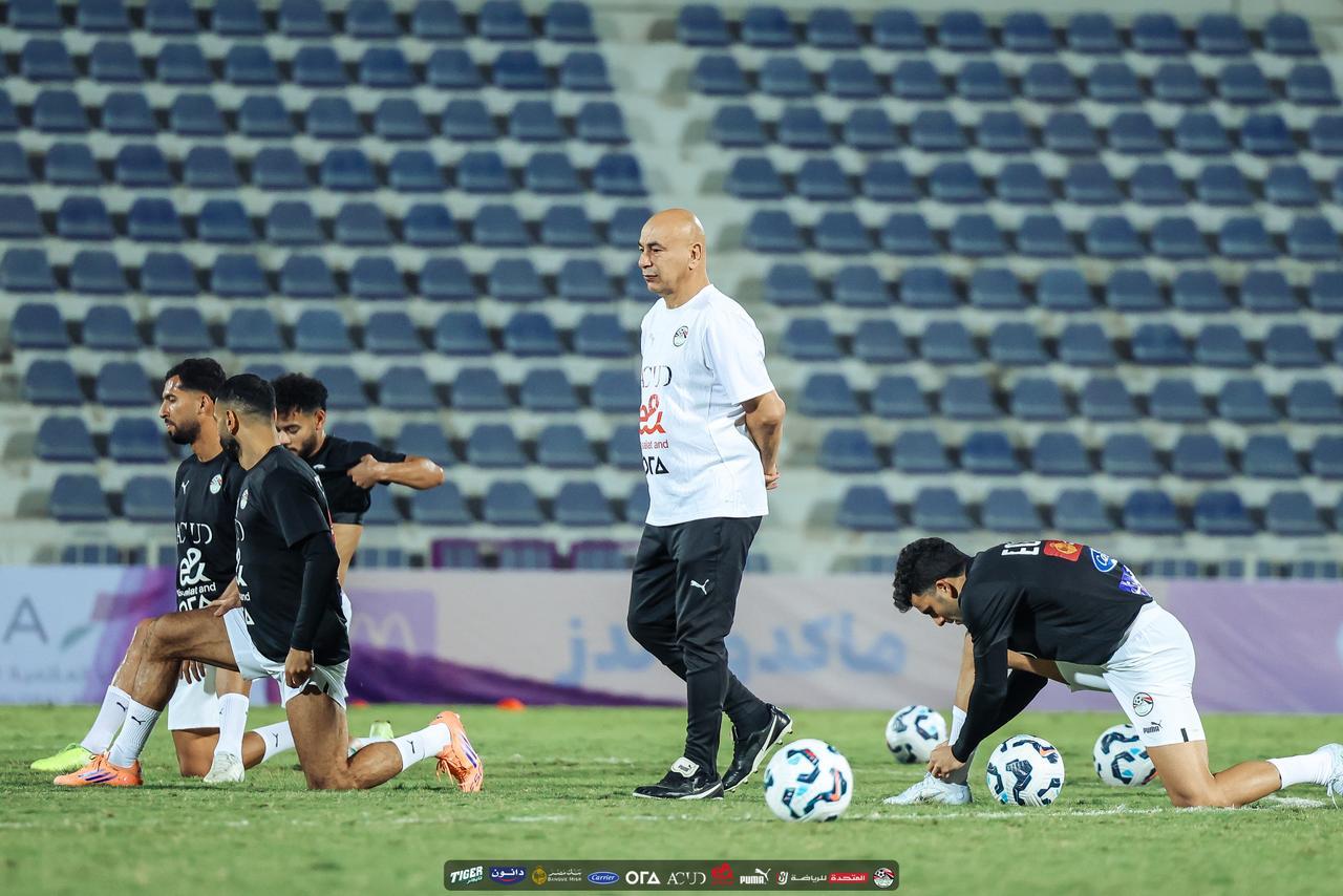 في حضور ابوريدة.. المنتخب الوطني يتدرب على ملعب هزاع بن زايد استعدادا لاوزبكستان