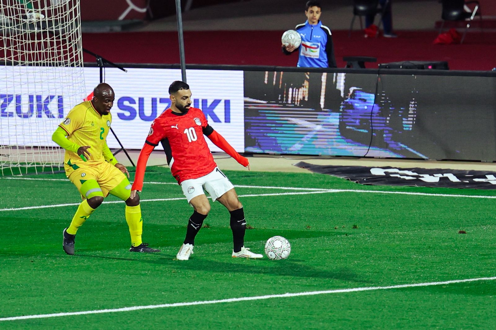 صور الشوط الأول من لقاء مصر وزيمبابوي