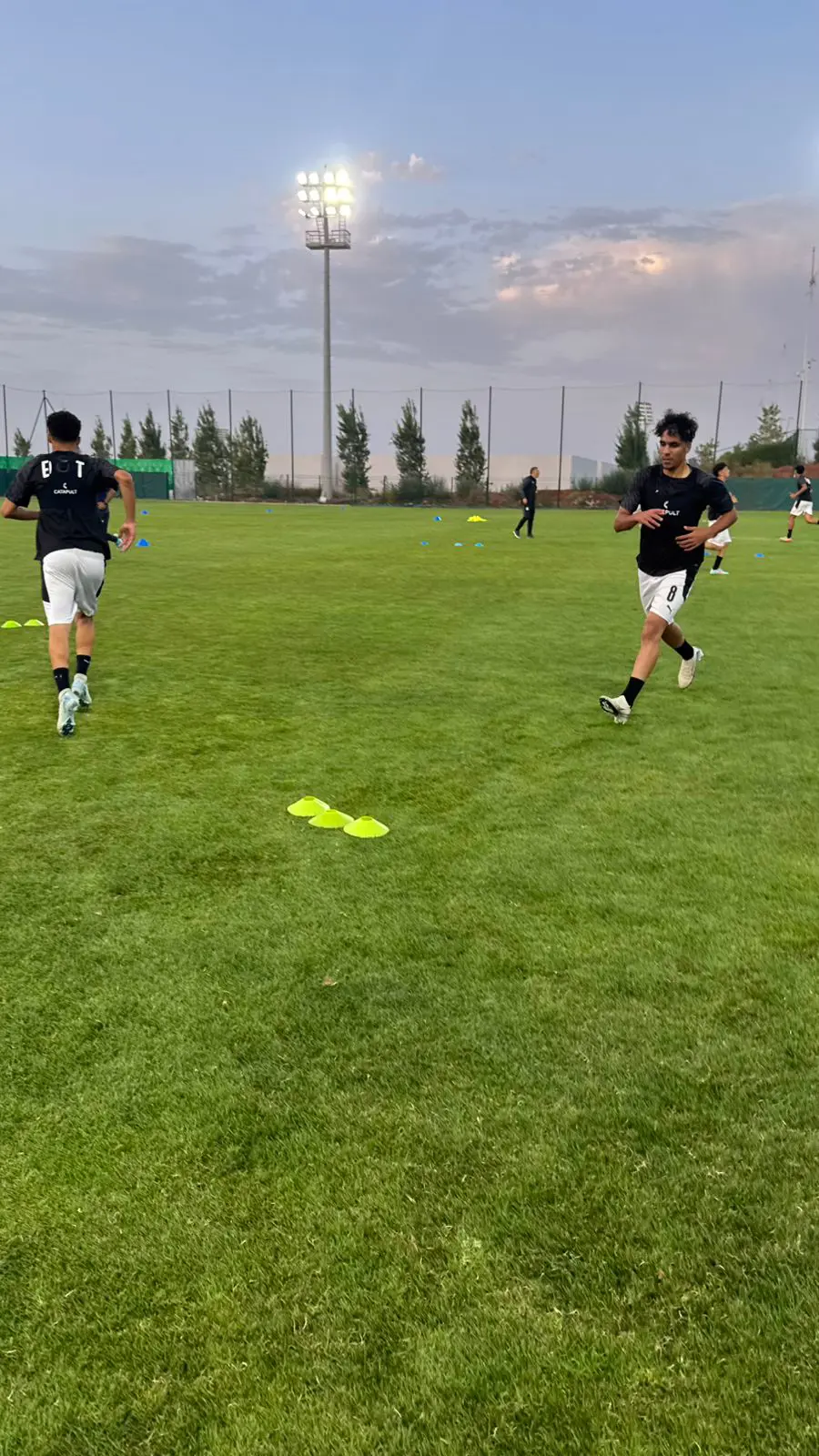 بالصور: منتخب الناشئين يواصل تحضيراته لمواجهة كوت ديفوار