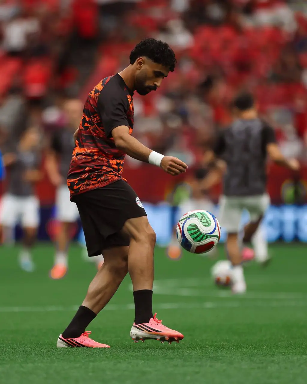 بالصور.. لاعبو منتخب مصر يجرون عمليات الإحماء استعدادًا لمواجهة نيوزيلندا
