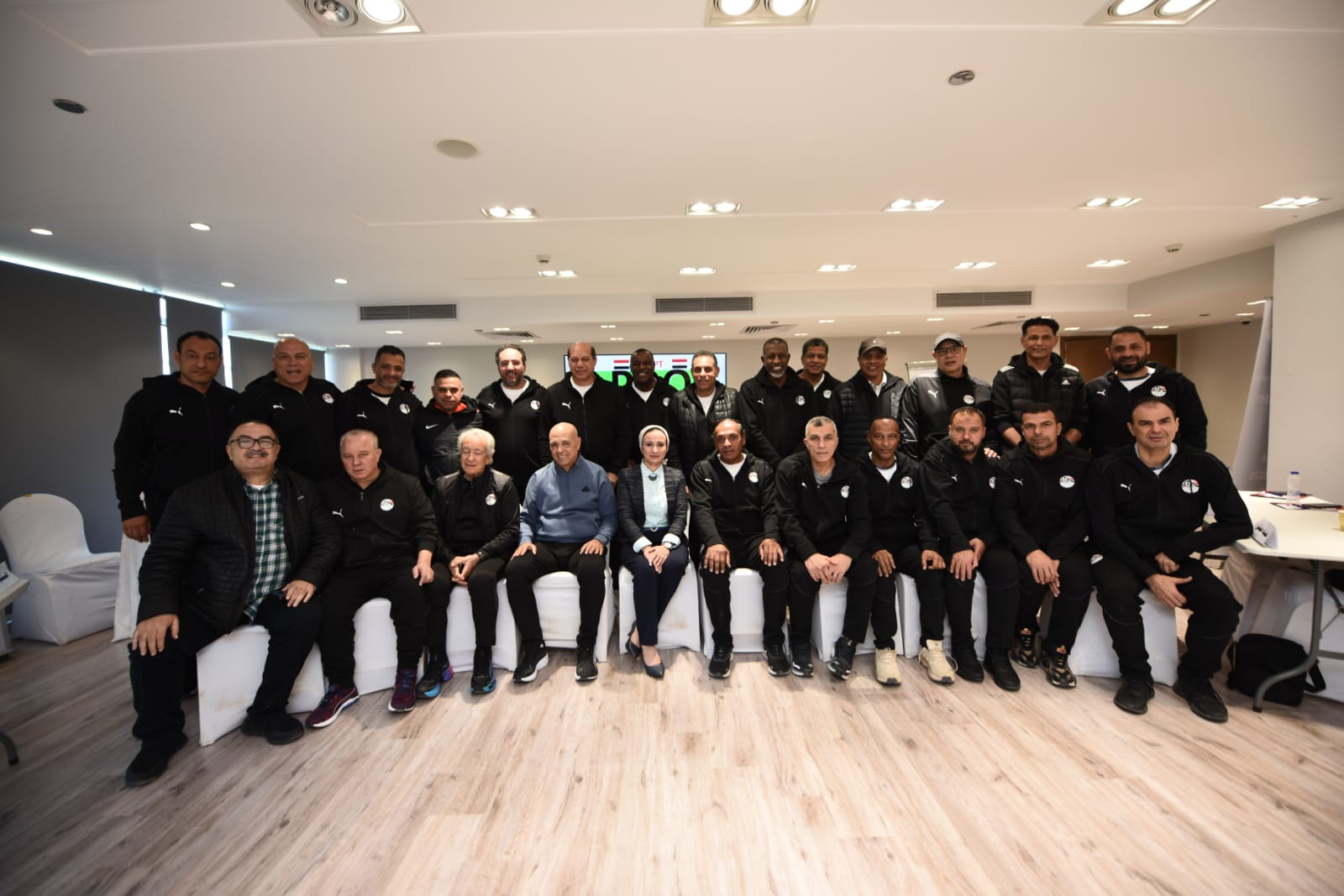 صور محاضرة pro1  عن طرق التعامل مع وسائل الإعلام