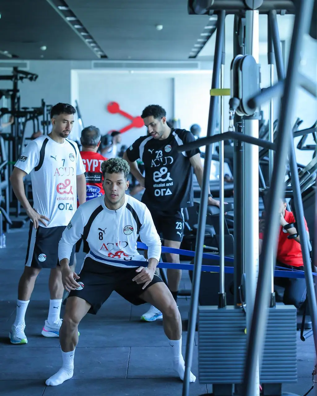 بالصور: المنتخب الوطني يتدرب في (الجيم) استعدادا للقاء روسيا