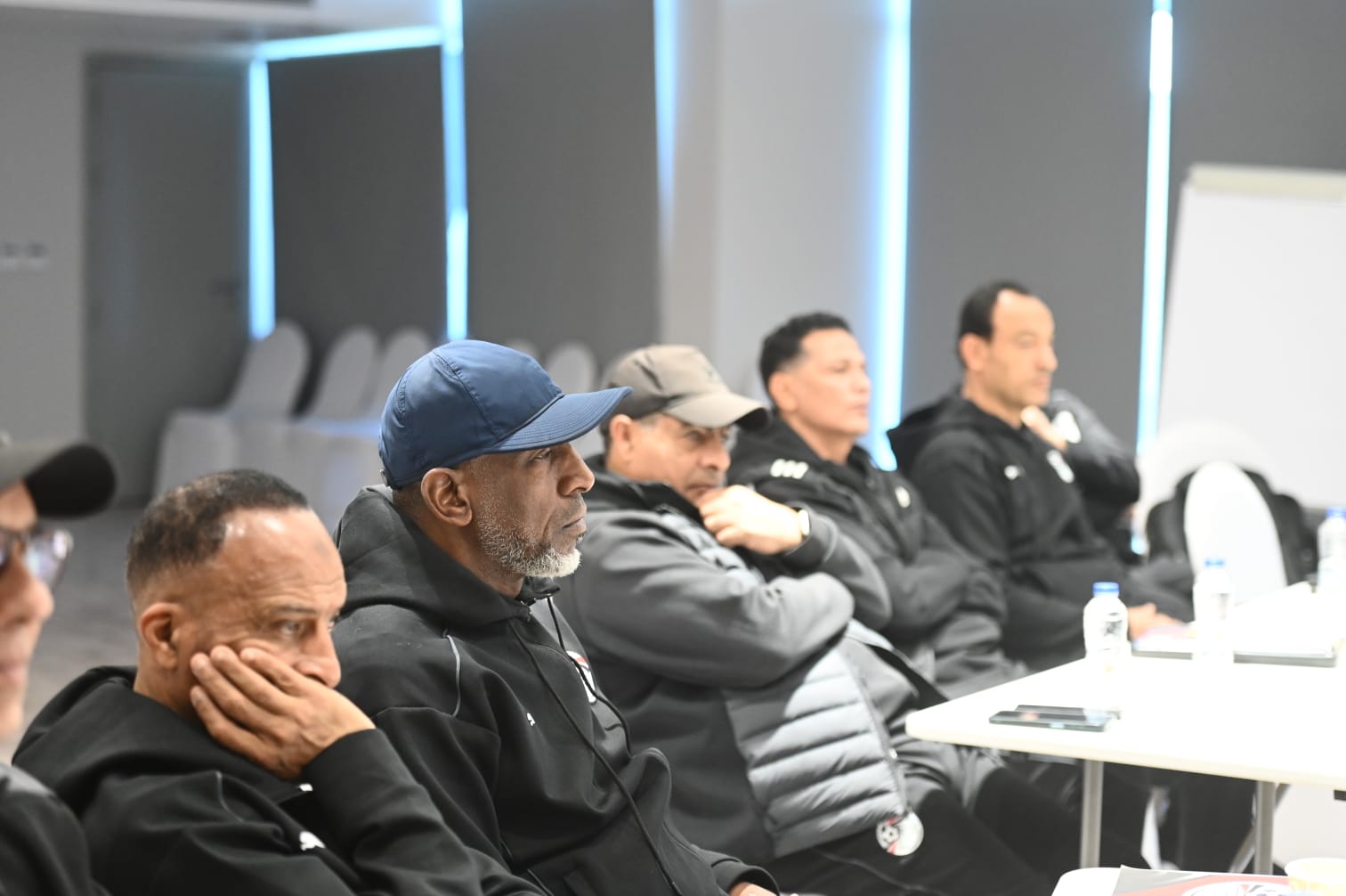 صور محاضرة pro1  عن طرق التعامل مع وسائل الإعلام