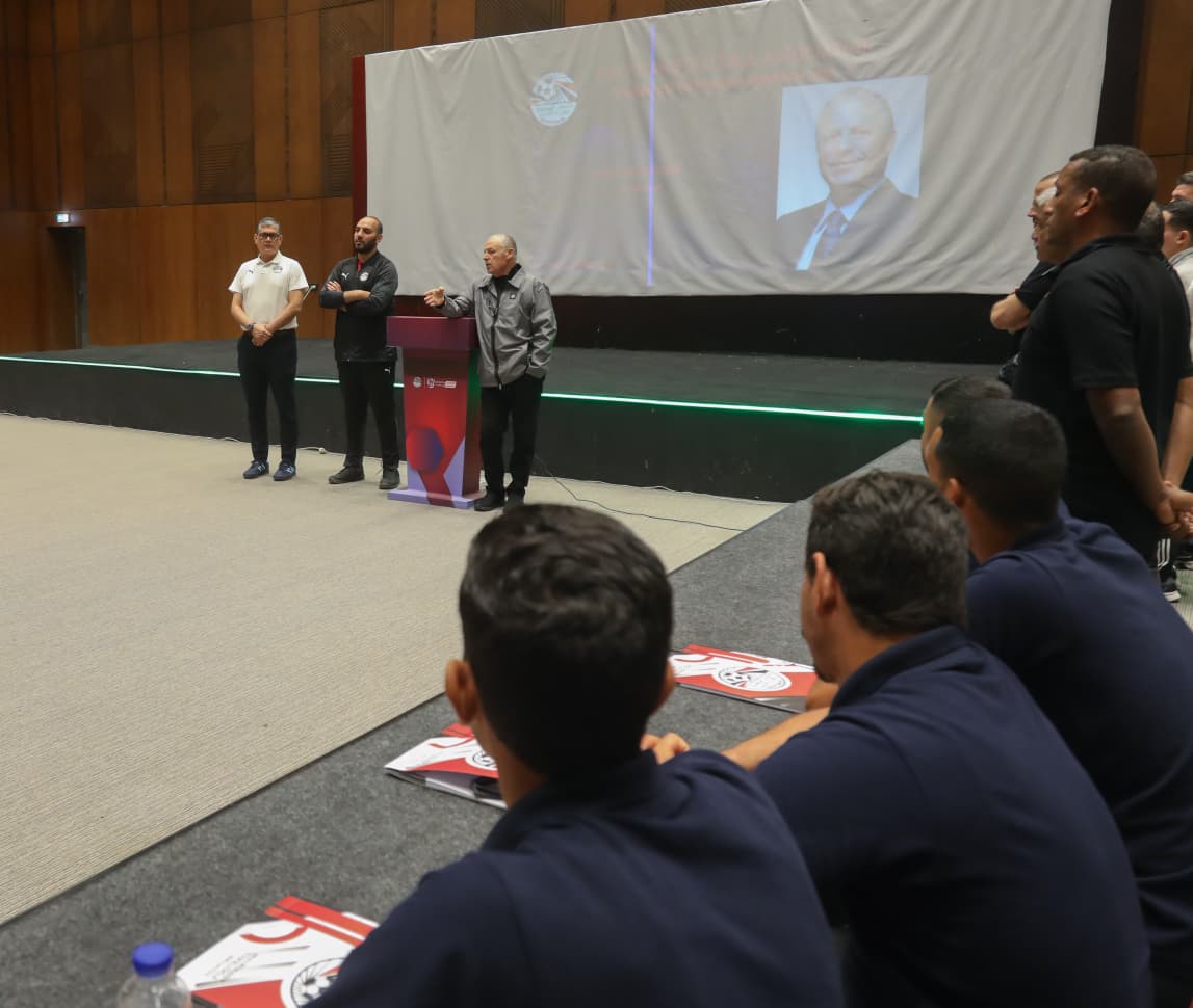 بالصور.. أبو ريدة في ختام معسكر الحكام الواعدين