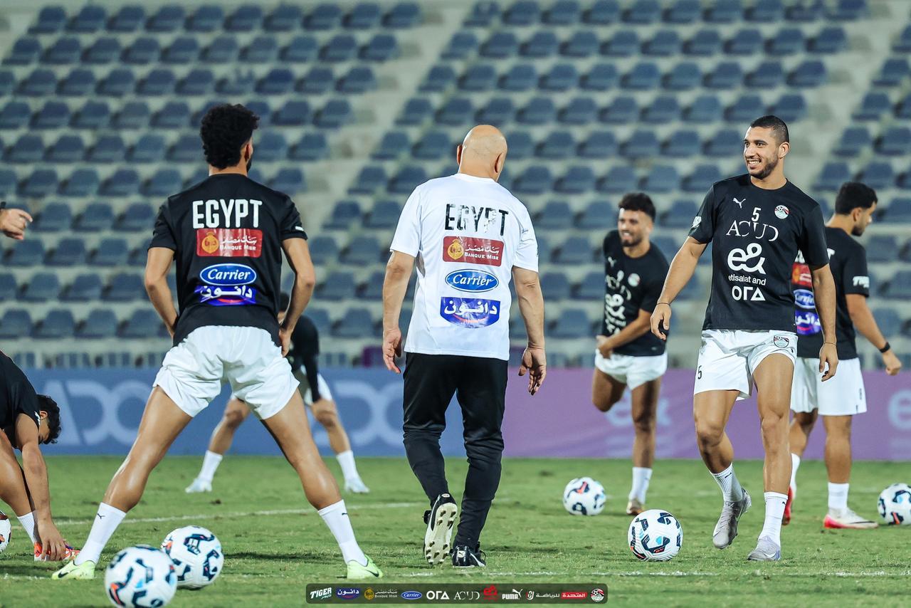 في حضور ابوريدة.. المنتخب الوطني يتدرب على ملعب هزاع بن زايد استعدادا لاوزبكستان