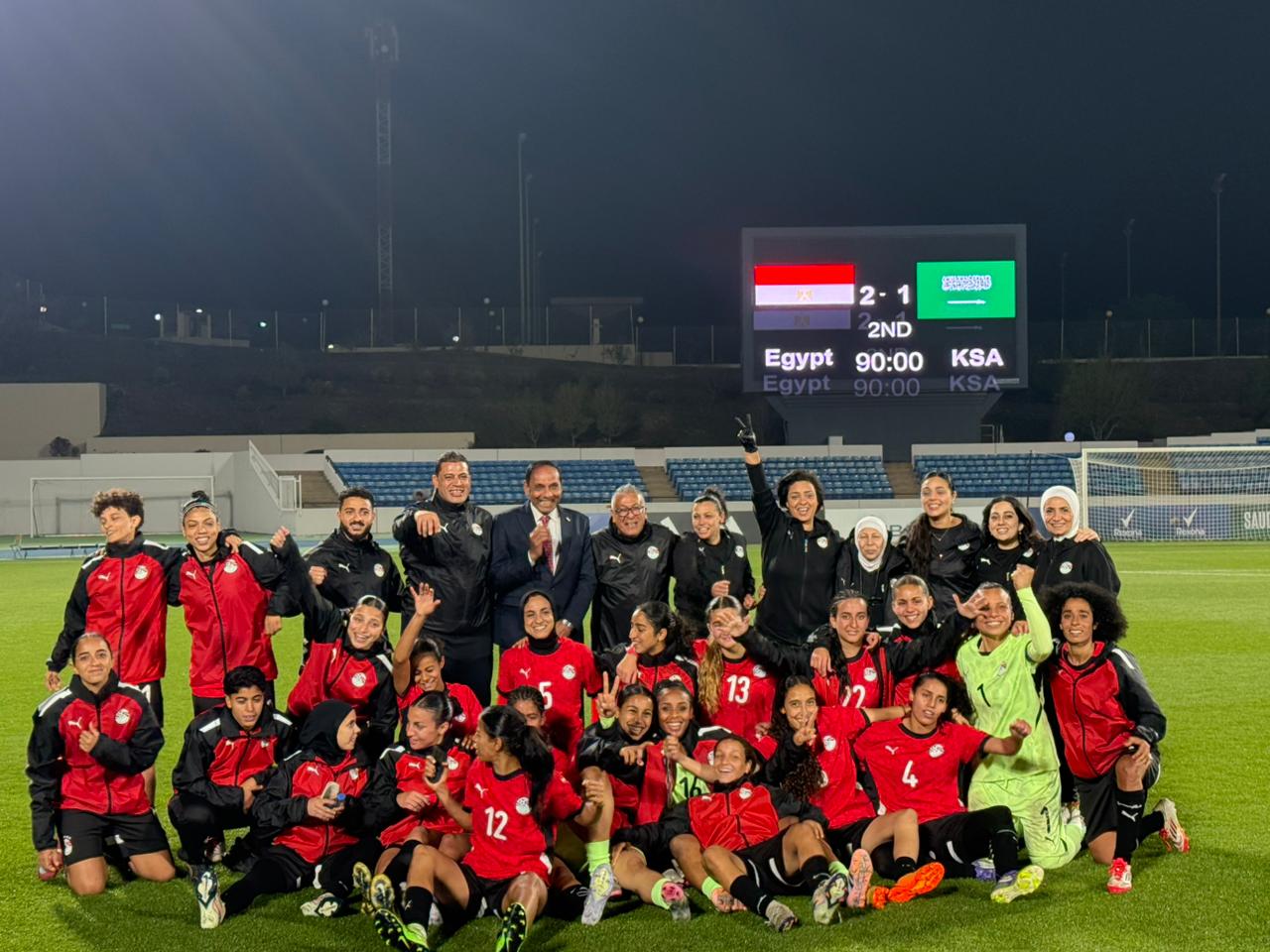 بالصور: منتخب الكرة النسائية يتفوق على شقيقه السعودي ودياً