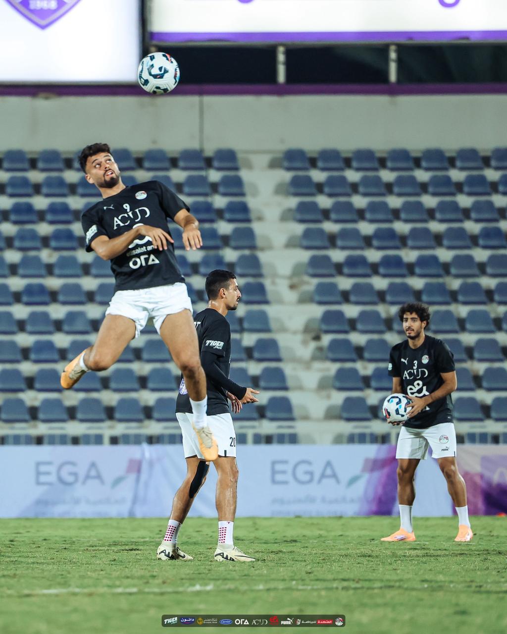 في حضور ابوريدة.. المنتخب الوطني يتدرب على ملعب هزاع بن زايد استعدادا لاوزبكستان