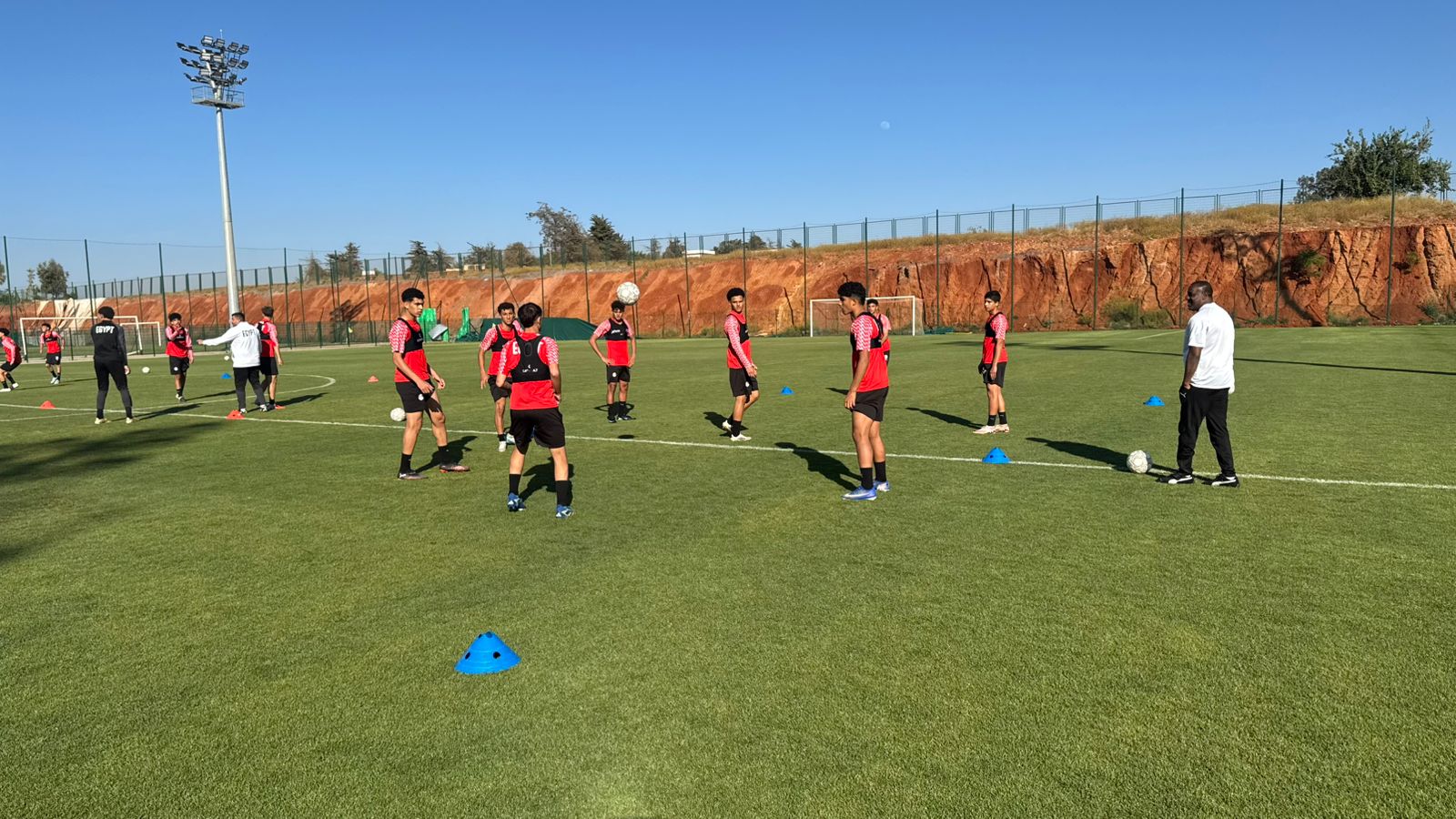 بالصور: منتخب الناشئين يختتم تحضيراته للقاء تنزانيا في نصف نهائي كأس أفريقيا