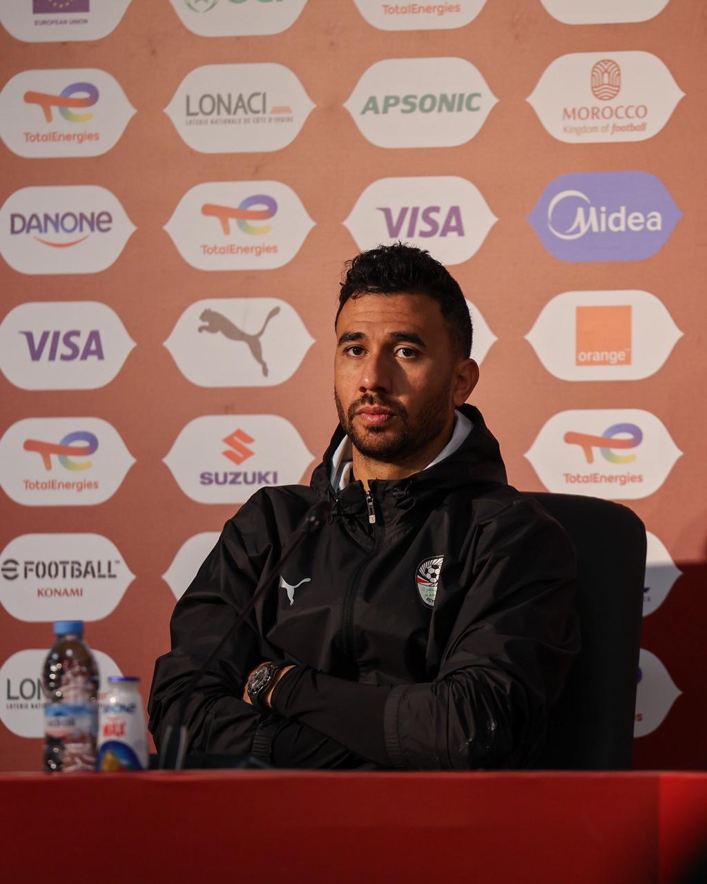 حسام حسن و"تريزيجيه" في المؤتمر الصحفي قبل لقاء كوت ديفوار غدا