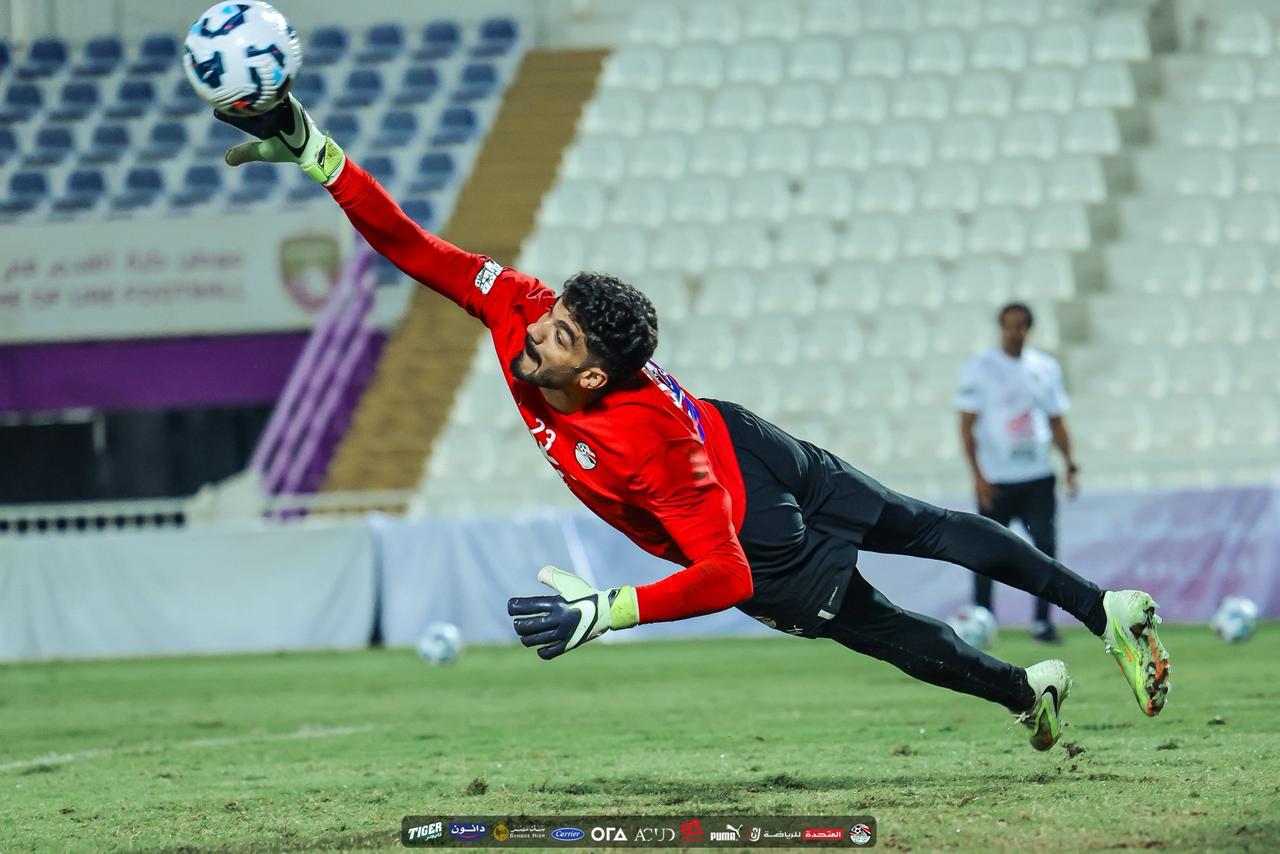 في حضور ابوريدة.. المنتخب الوطني يتدرب على ملعب هزاع بن زايد استعدادا لاوزبكستان