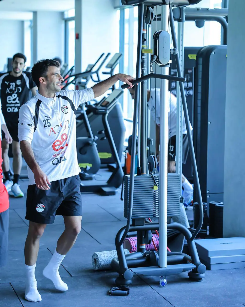 بالصور: المنتخب الوطني يتدرب في (الجيم) استعدادا للقاء روسيا