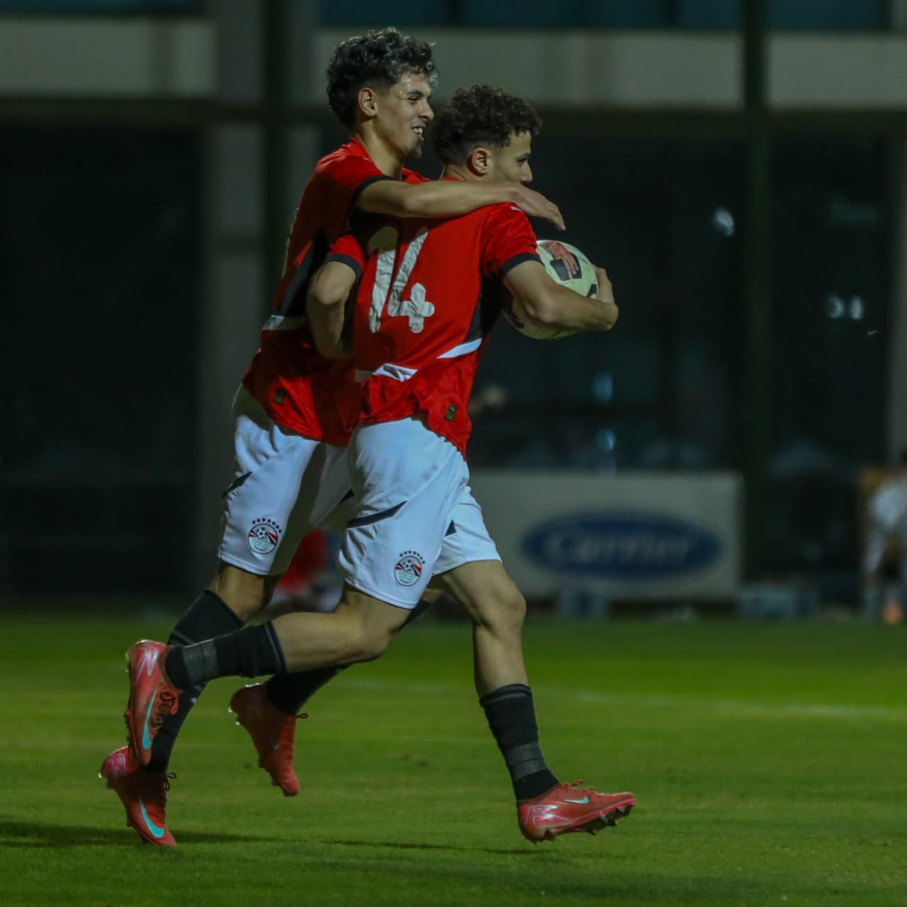 صور تعادل منتخب الشباب امام الجزائر وديا 