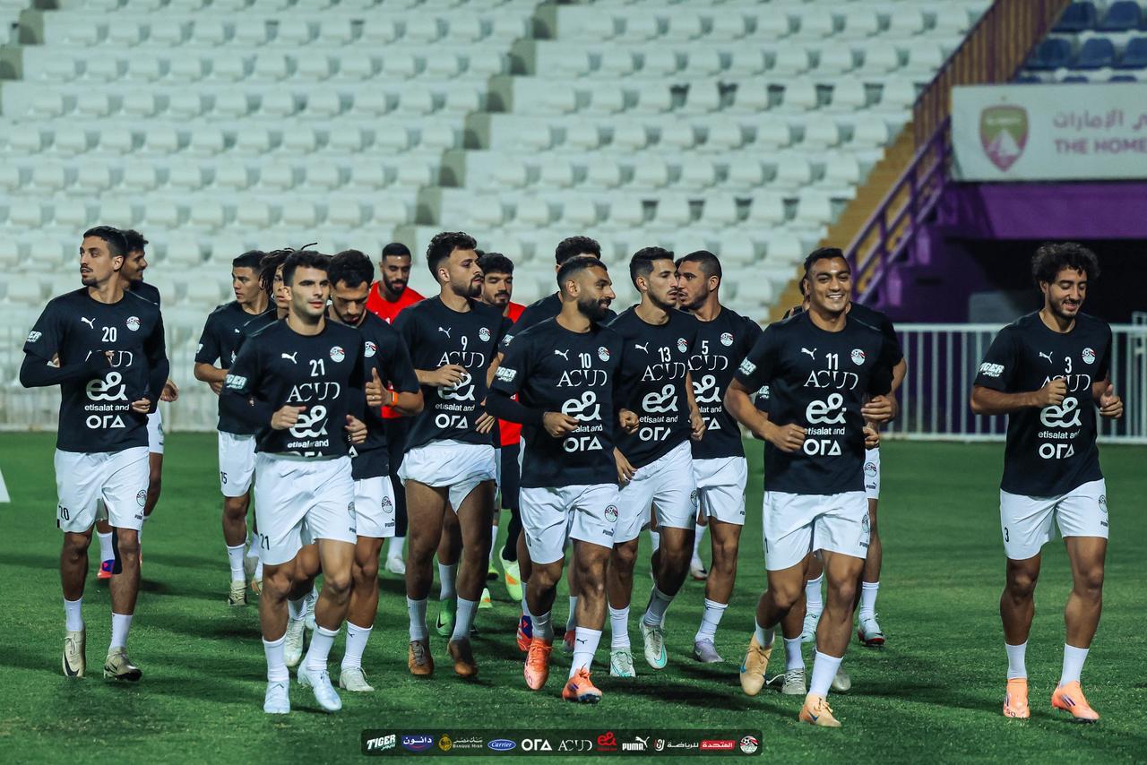 في حضور ابوريدة.. المنتخب الوطني يتدرب على ملعب هزاع بن زايد استعدادا لاوزبكستان
