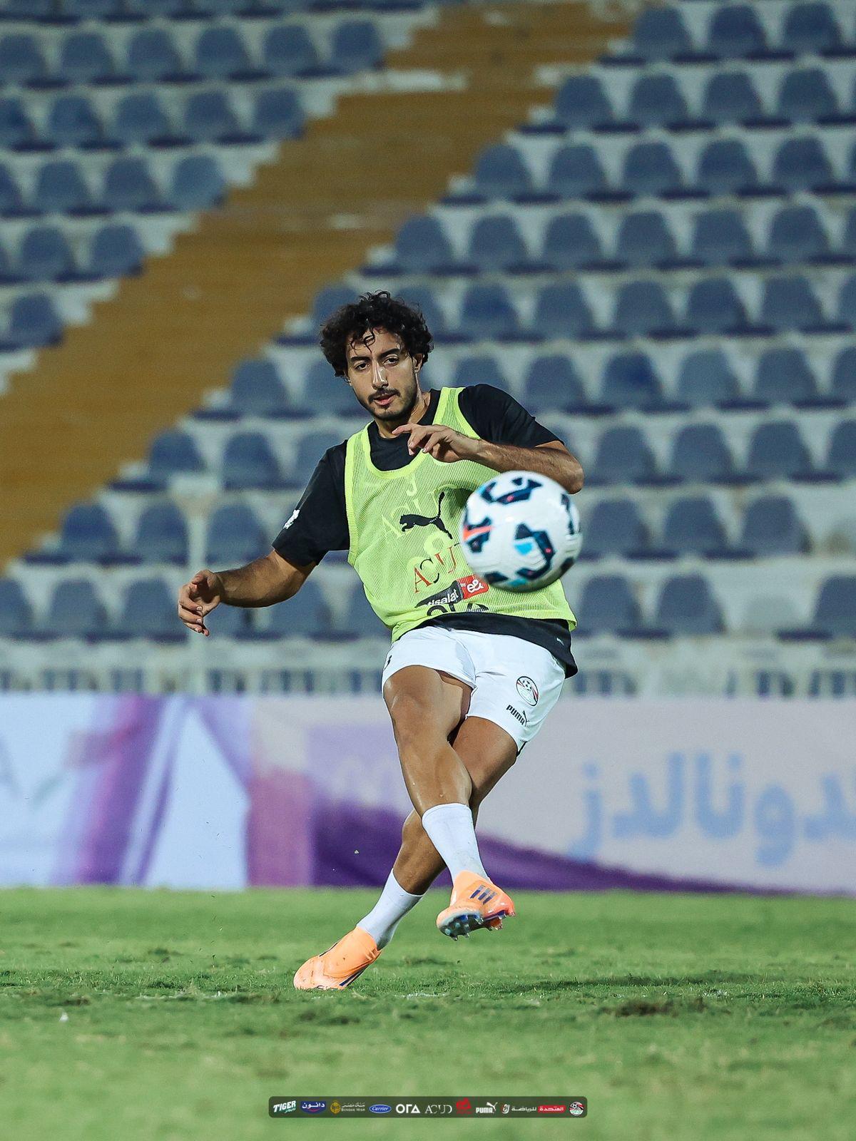 في حضور ابوريدة.. المنتخب الوطني يتدرب على ملعب هزاع بن زايد استعدادا لاوزبكستان