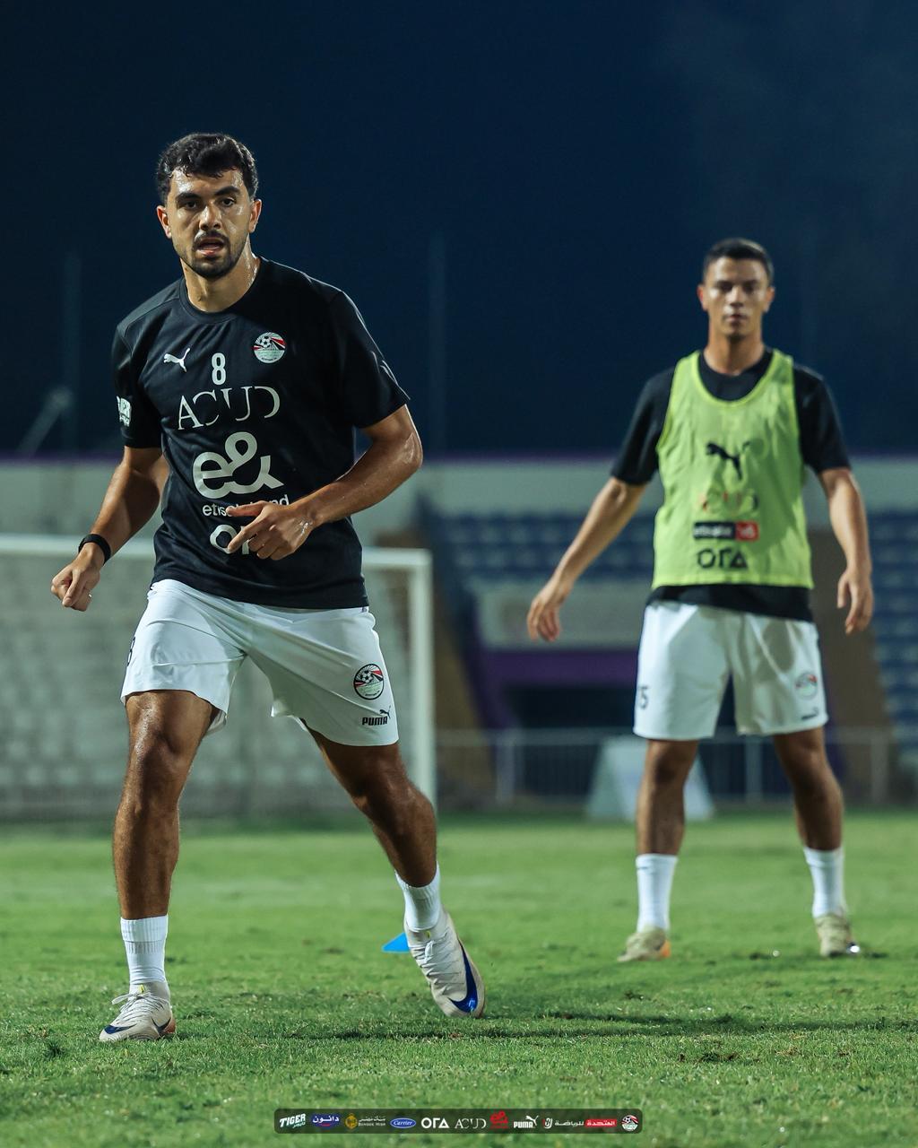 في حضور ابوريدة.. المنتخب الوطني يتدرب على ملعب هزاع بن زايد استعدادا لاوزبكستان