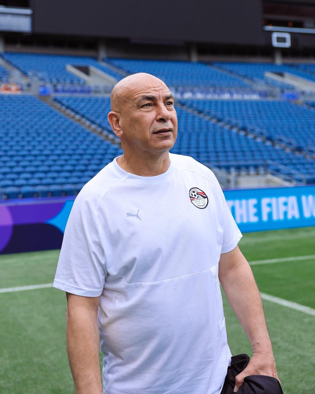 بالصور.. الجهاز الفني لمنتخب مصر يتفقد ملعب مواجهة إيران في المونديال