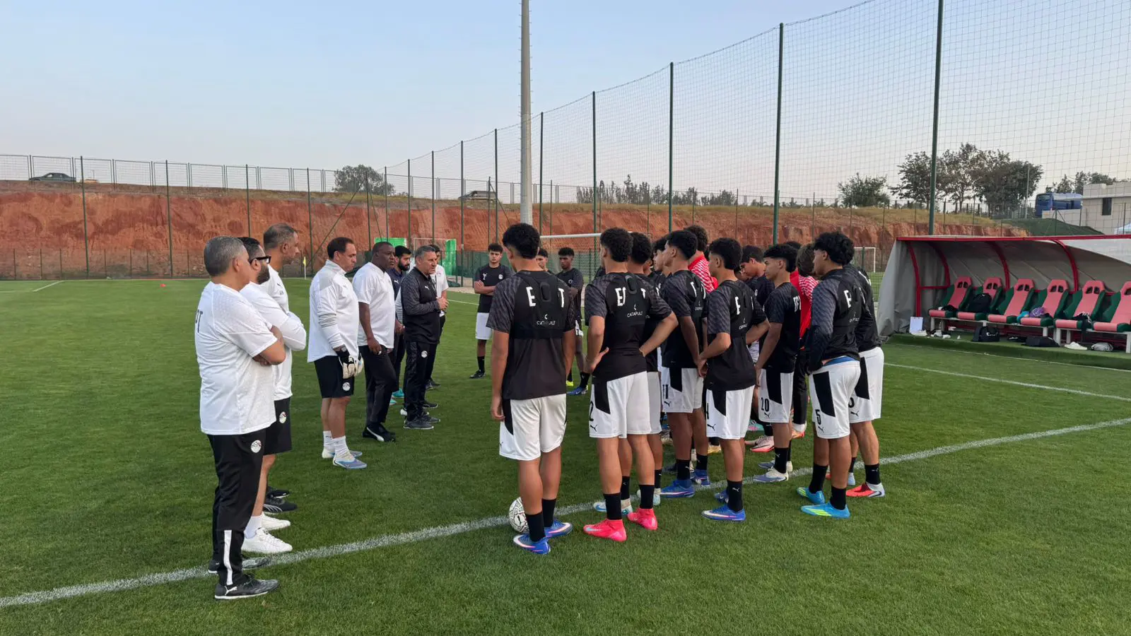 بالصور: منتخب الناشئين يواصل تحضيراته لمواجهة كوت ديفوار