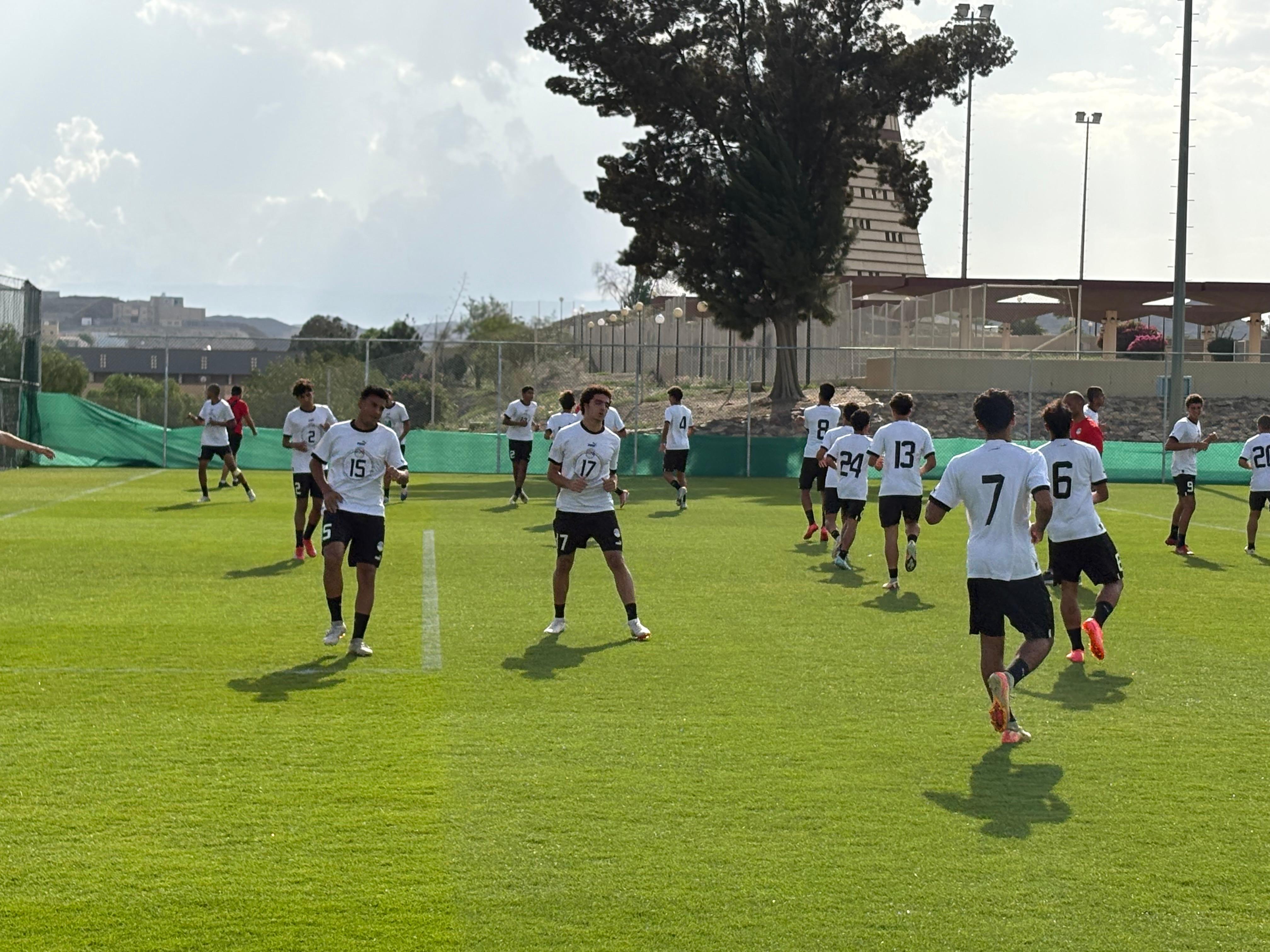 المنتخب الوطني تحت ١٧ سنة يختتم تحضيراته لمواجهة العراق غدًا في كأس الخليج