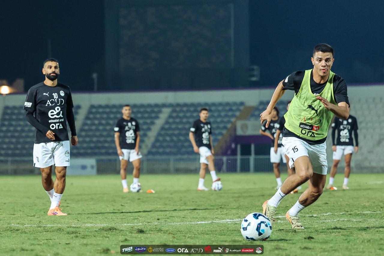 في حضور ابوريدة.. المنتخب الوطني يتدرب على ملعب هزاع بن زايد استعدادا لاوزبكستان