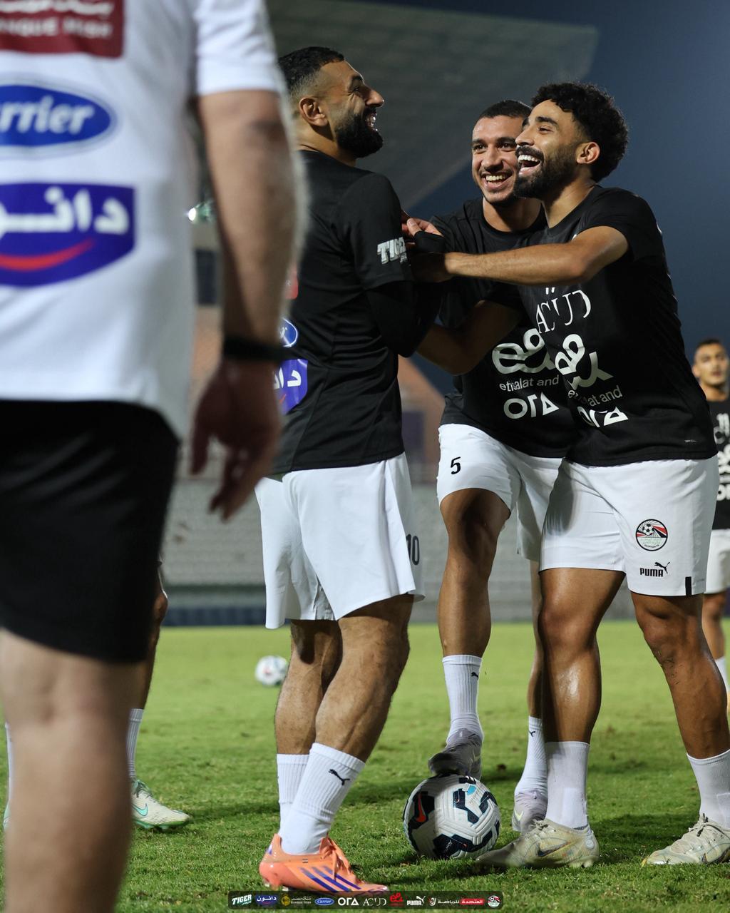 في حضور ابوريدة.. المنتخب الوطني يتدرب على ملعب هزاع بن زايد استعدادا لاوزبكستان