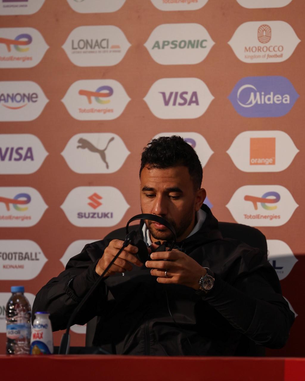 حسام حسن و"تريزيجيه" في المؤتمر الصحفي قبل لقاء كوت ديفوار غدا